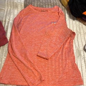 Under Armor loose fit heat gear long sleeve shirt (XL)
